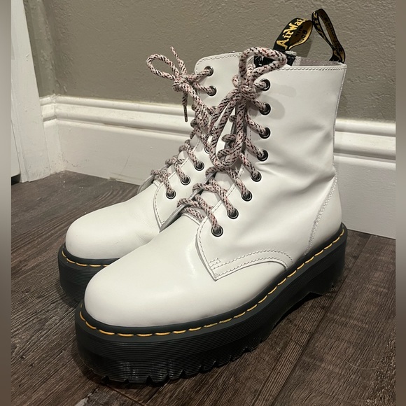 W9 Jadon Platform Dr. Martens - Picture 6 of 6